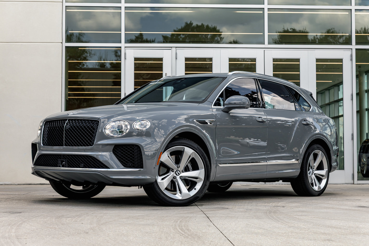 Used 2024 Bentley Bentayga image 33