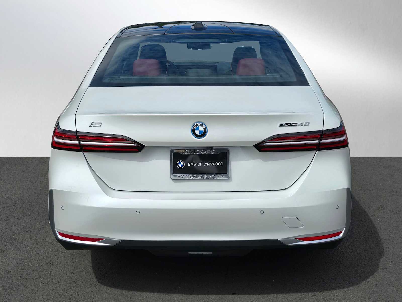 Used 2026 BMW i5 eDrive40 w/ Executive Package RWD image 4