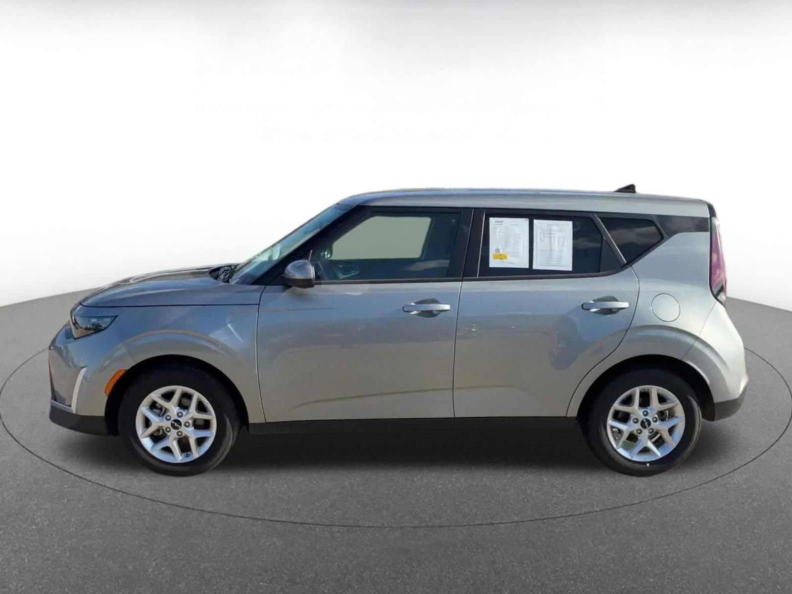 Used 2025 Kia Soul LX w/ LX Technology Package image 7