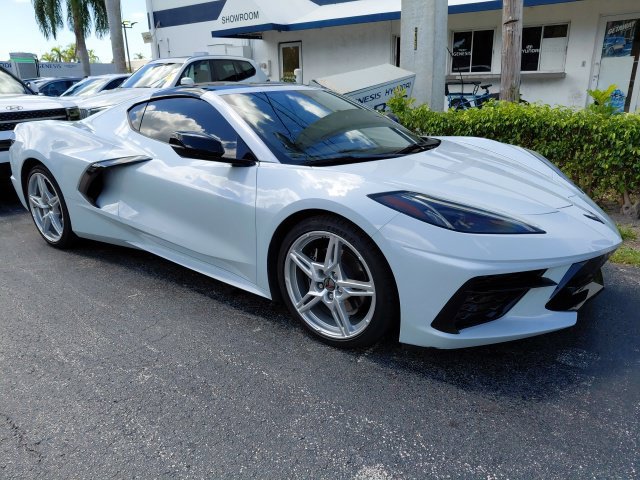 Used 2022 Chevrolet Corvette Stingray Coupe w/ Engine Appearance Package RWD image 2