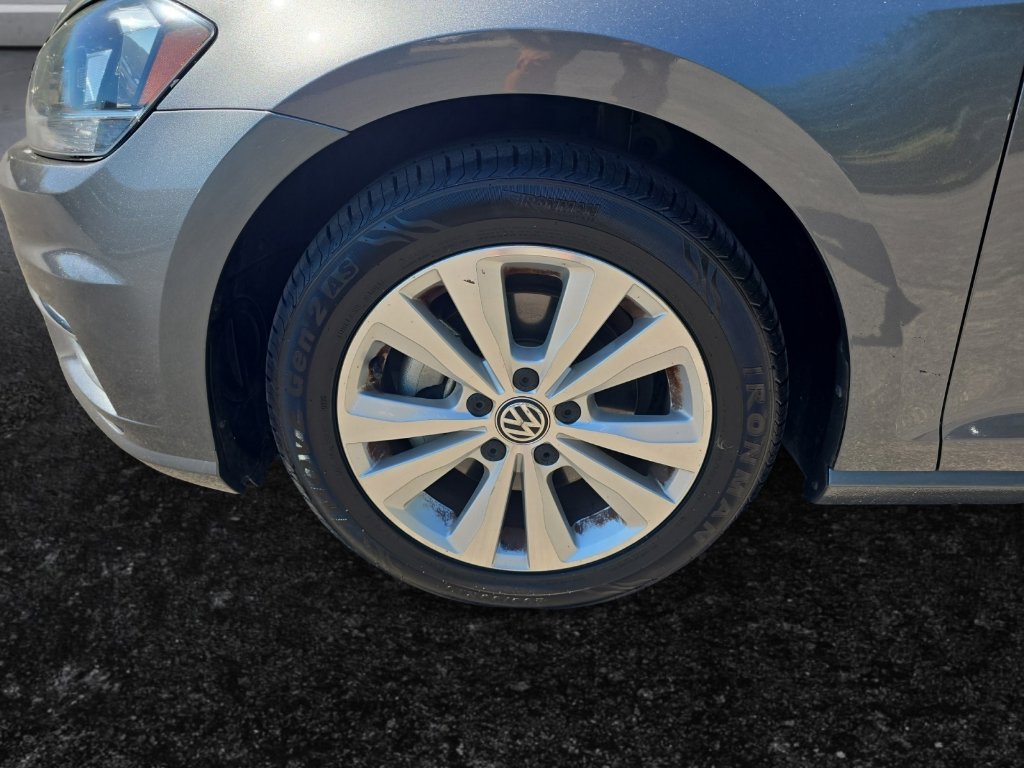 Used 2021 Volkswagen Golf 4-Door image 9