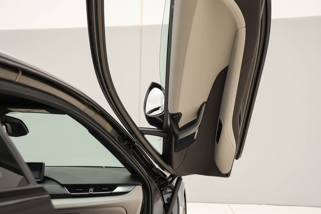 Used 2016 BMW i8 AWD/4WD image 18