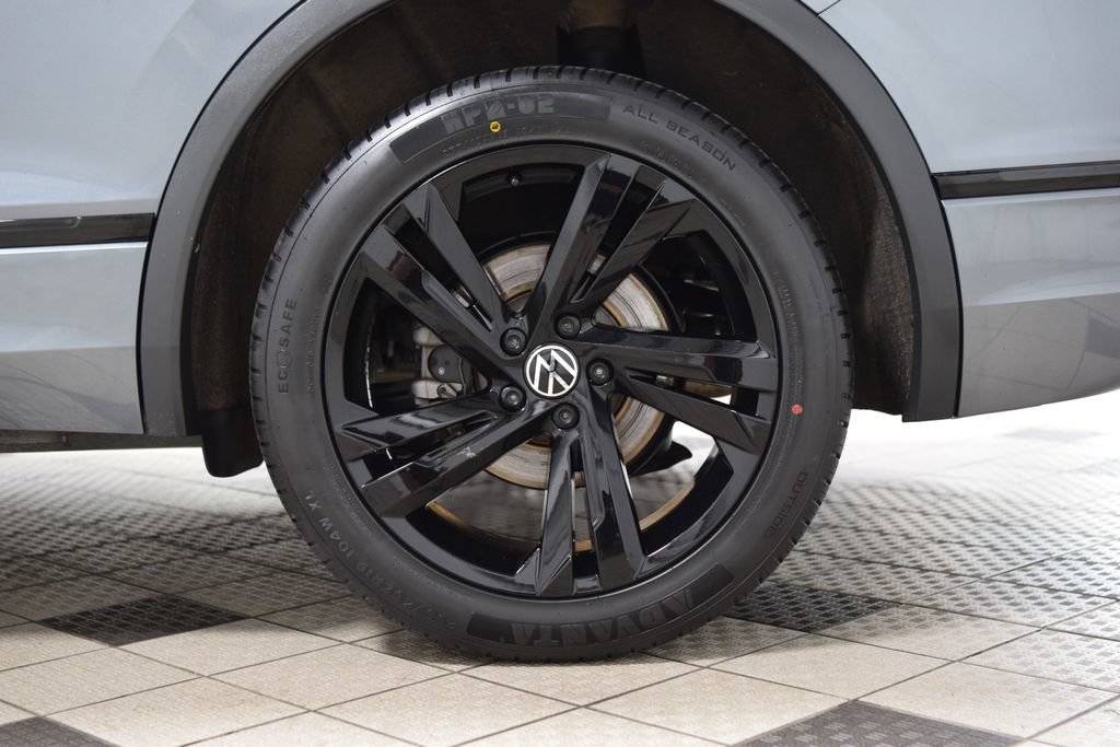 Used 2023 Volkswagen Tiguan SE R-Line AWD/4WD image 24