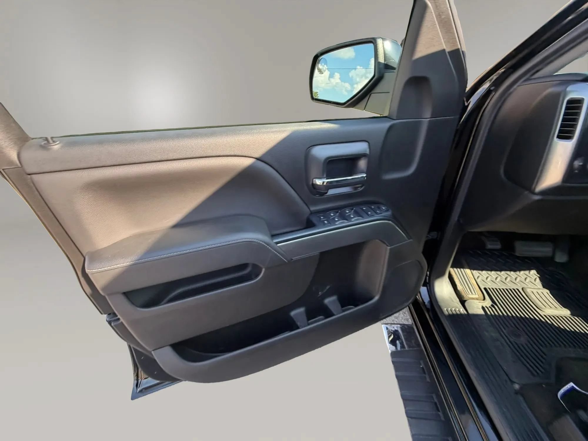 Used 2018 Chevrolet Silverado 1500 LT w/ All Star Edition AWD/4WD image 9