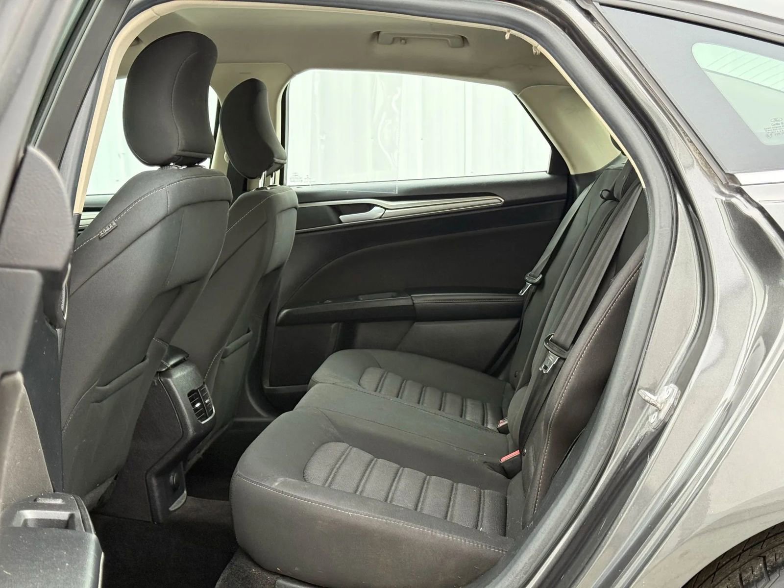 Used 2018 Ford Fusion SE w/ Fusion SE Technology Package image 12