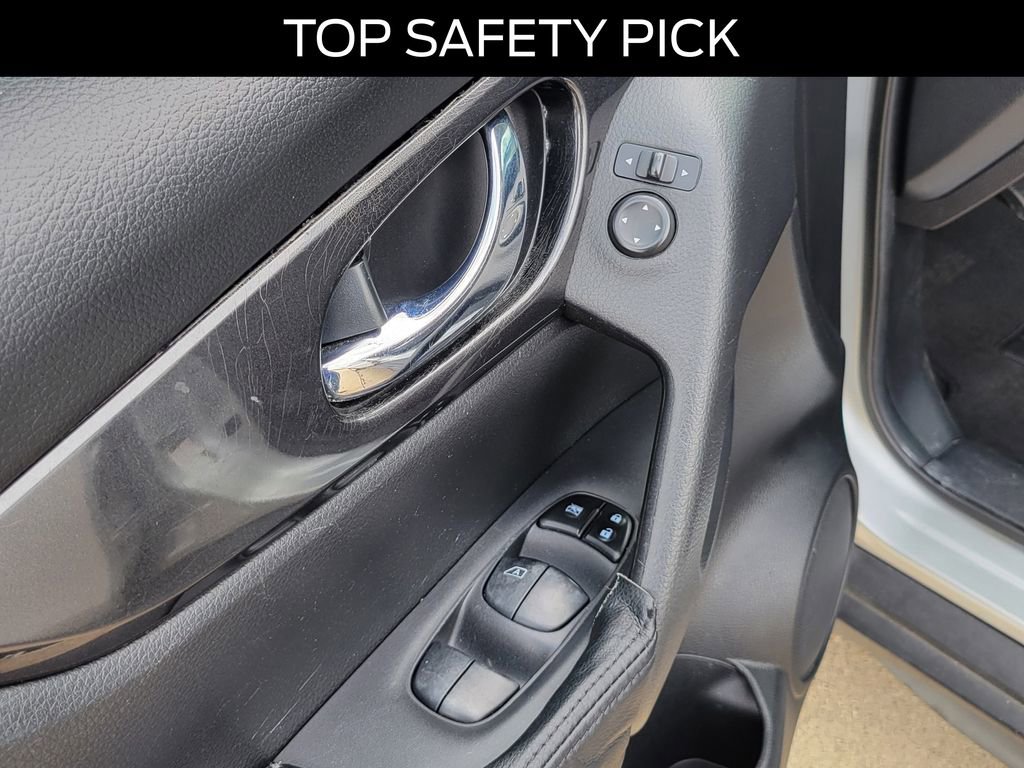 Used 2017 Nissan Rogue SV image 19