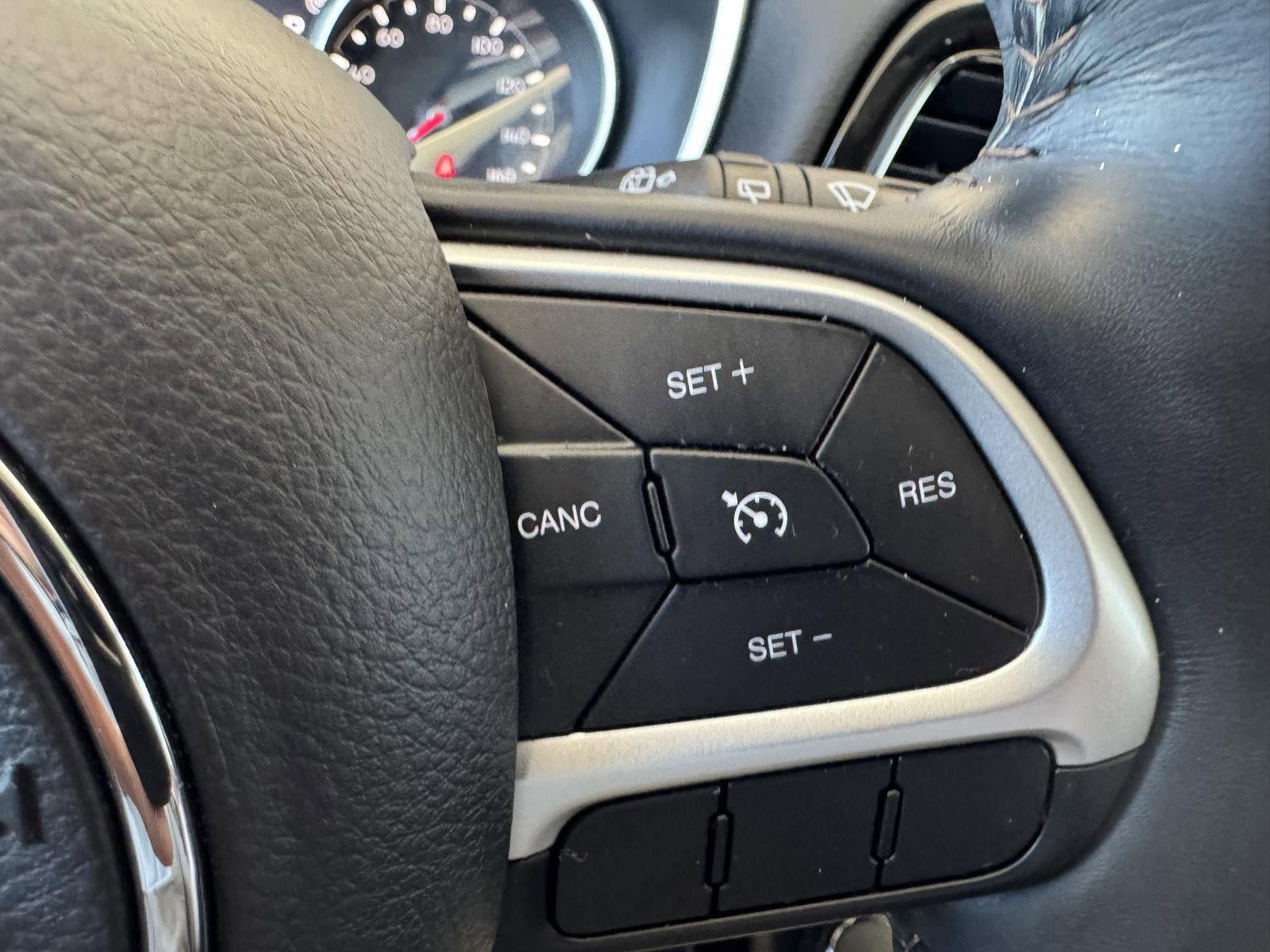 Used 2018 Jeep Compass Limited AWD/4WD image 16