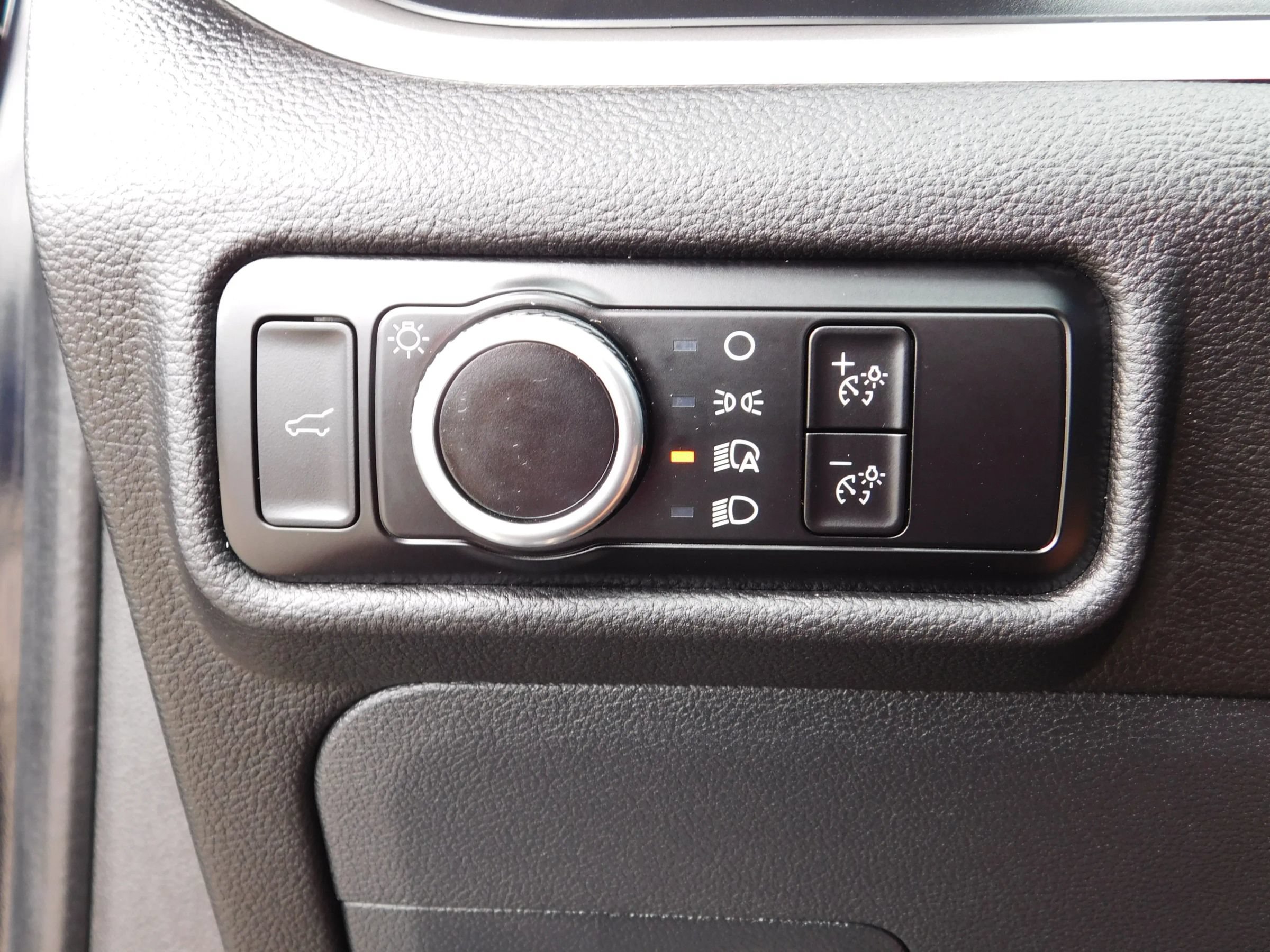 Used 2023 Ford Explorer XLT AWD/4WD image 27