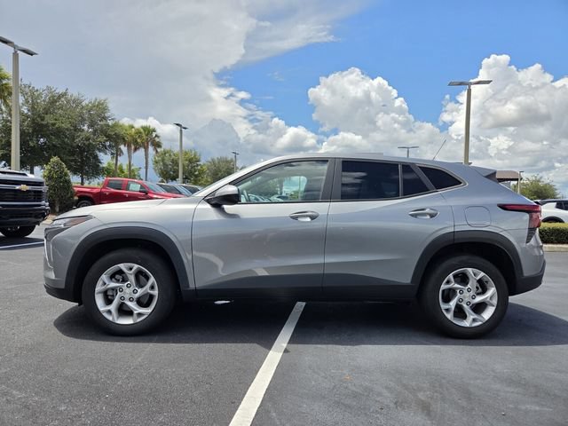Used 2025 Chevrolet Trax LS w/ LS Convenience Package FWD image 3