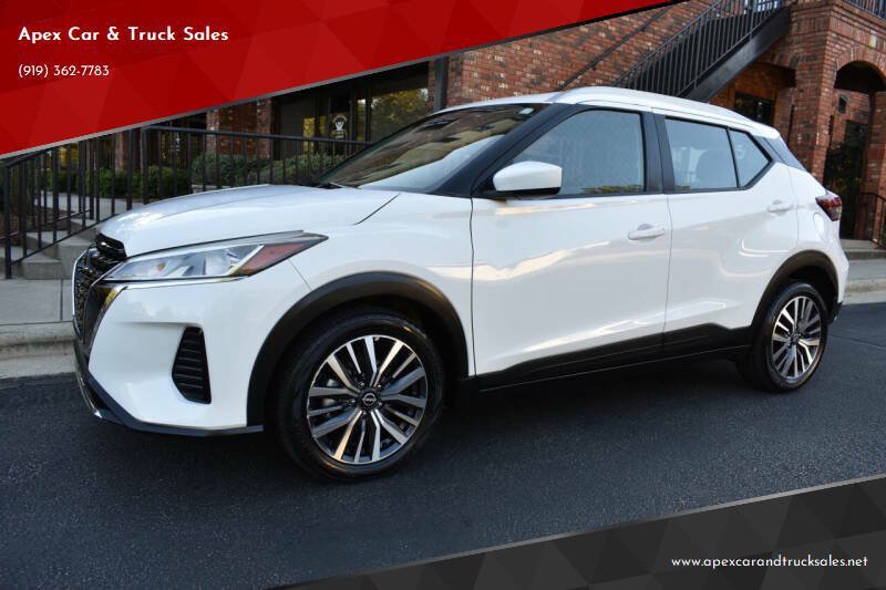 Used 2022 Nissan Kicks SV FWD image 1