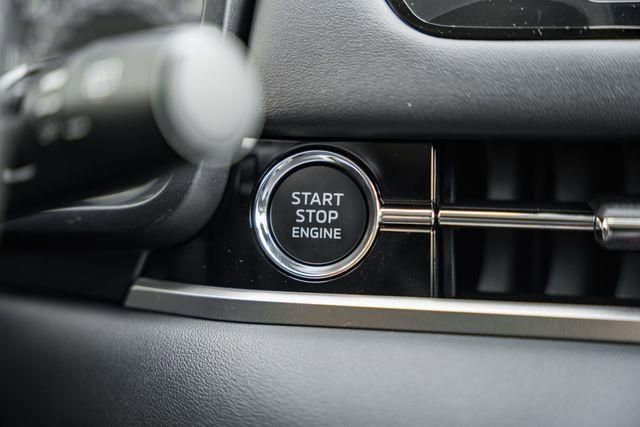 New 2025 Mitsubishi Outlander SE image 28