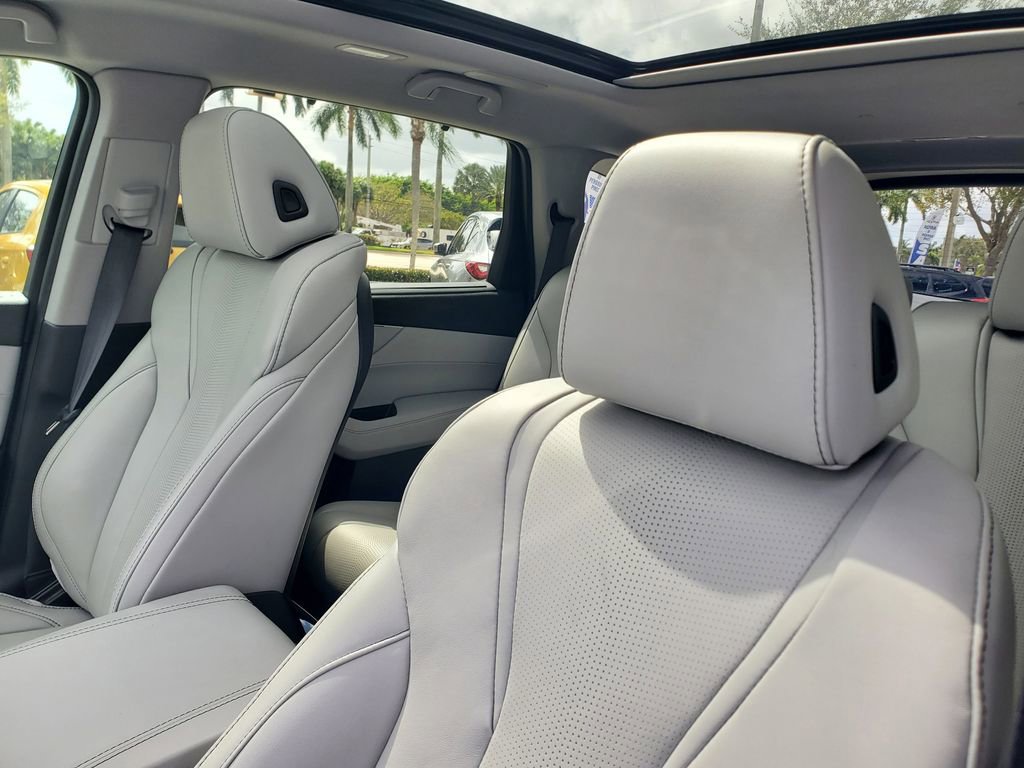 Certified 2025 Acura MDX w/ Technology Package image 18
