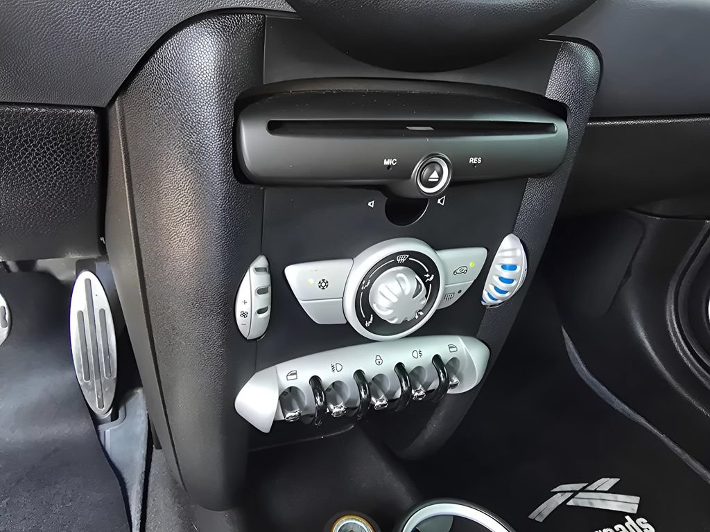 Used 2009 MINI Cooper John Cooper Works FWD image 18