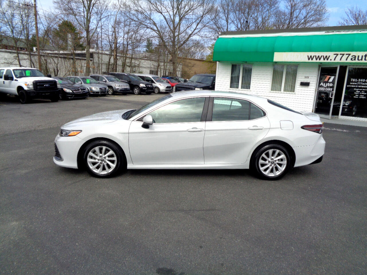 Used 2022 Toyota Camry LE image 2