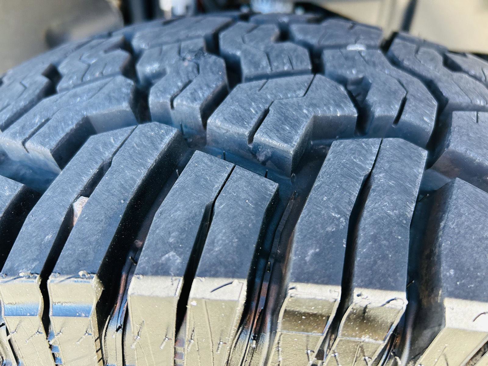 Used 2024 Jeep Gladiator Mojave w/ Technology Group image 40