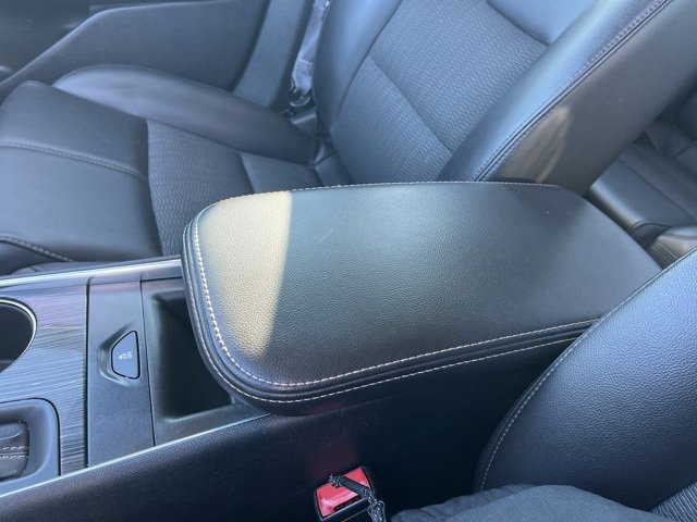 Used 2016 Chevrolet Impala LT w/ Convenience Package image 30