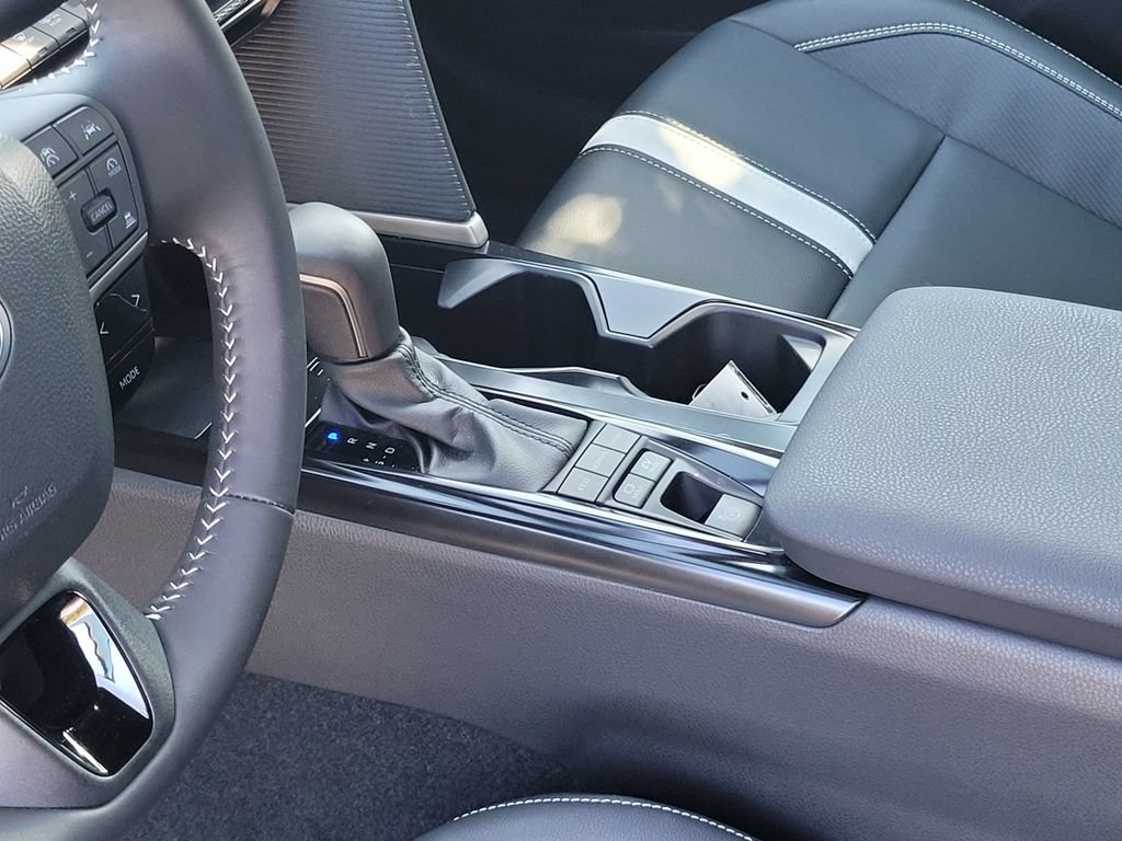 Used 2025 Toyota Camry SE FWD image 17