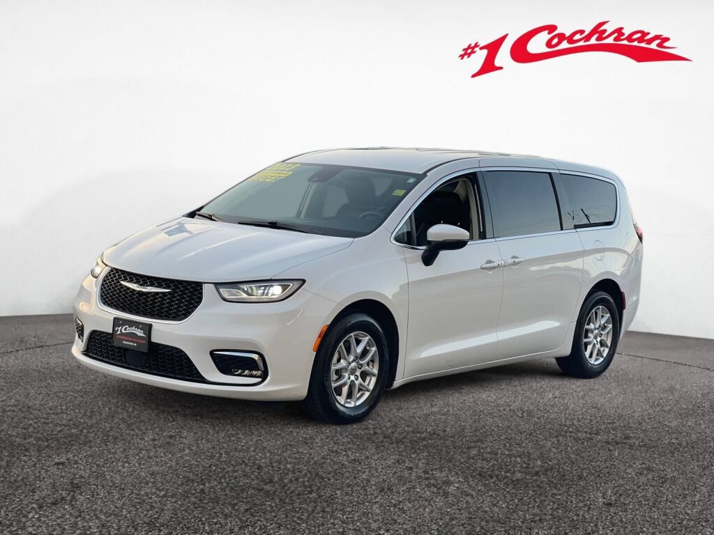 Used 2023 Chrysler Pacifica Touring-L FWD image 34