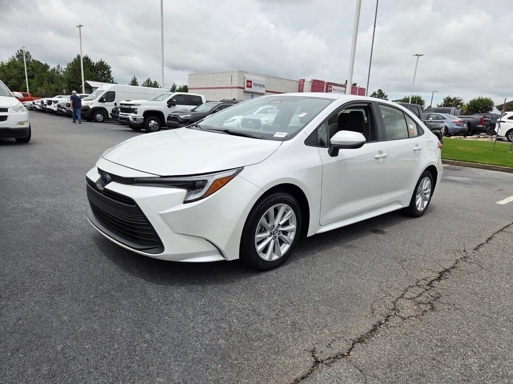 Used 2024 Toyota Corolla LE w/ LE Convenience Package FWD image 3