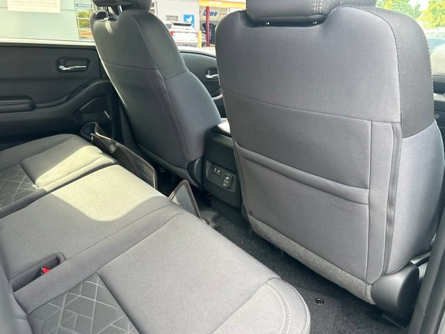 Used 2025 Nissan Frontier SV w/ SV Convenience Package AWD/4WD image 12