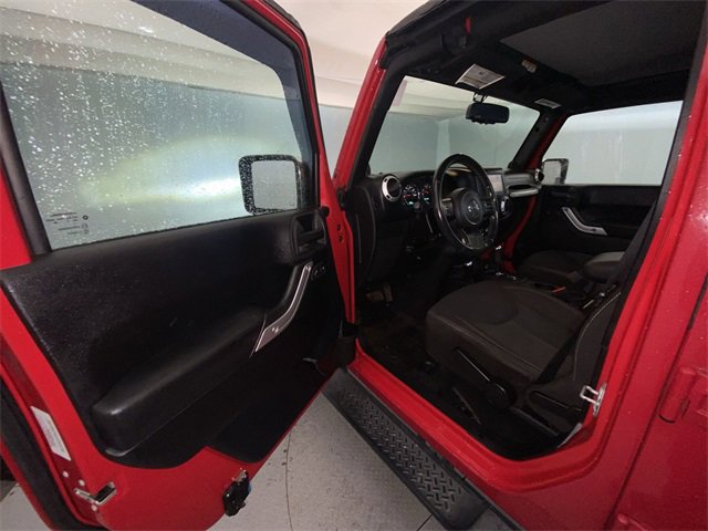 Used 2014 Jeep Wrangler Unlimited Sahara image 11