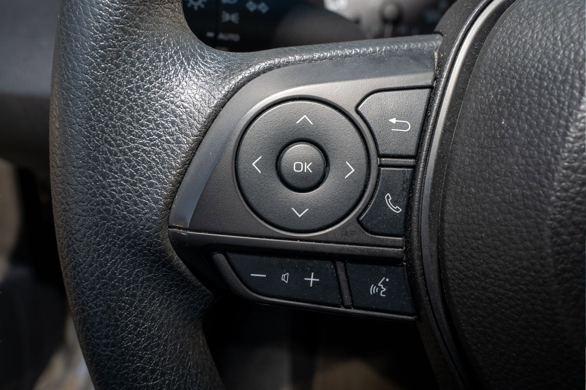 Used 2025 Toyota Corolla LE FWD image 29