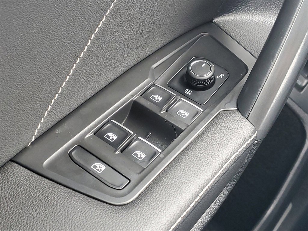 Used 2022 Volkswagen Tiguan SE R-Line image 19