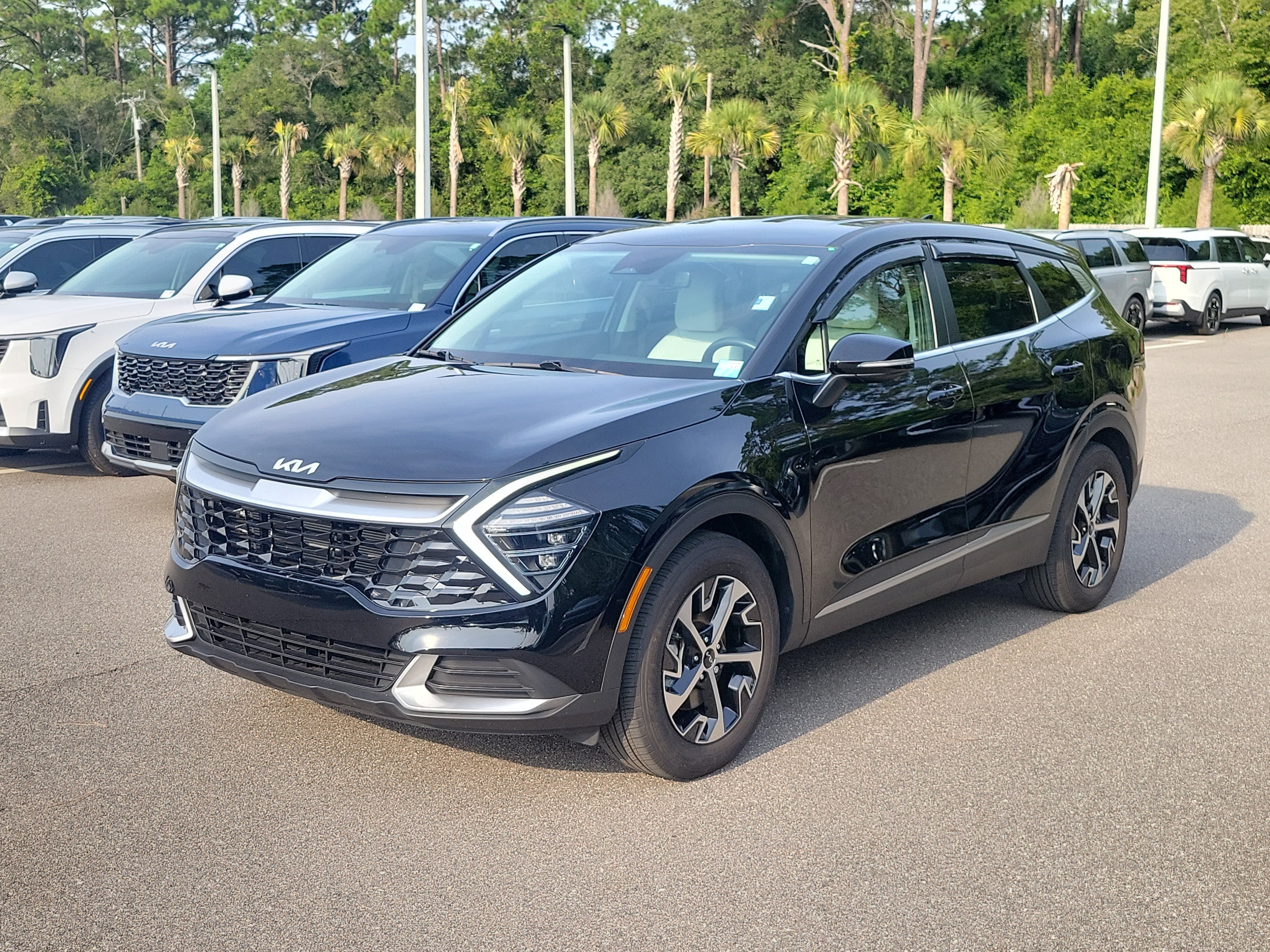 Certified 2024 Kia Sportage EX FWD image 3