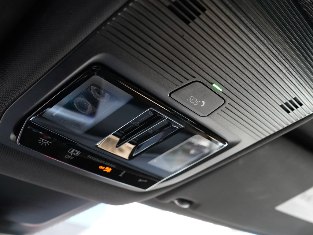 Used 2025 Volkswagen Atlas Cross Sport SE w/ Panoramic Sunroof Package image 28