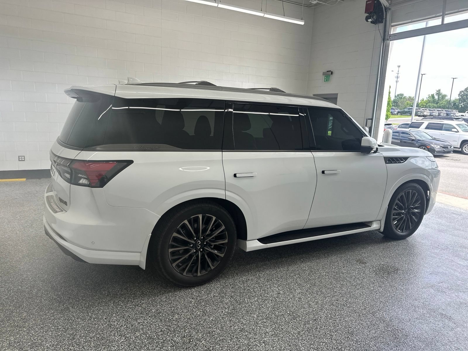 Used 2026 INFINITI QX80 Autograph w/ Premium Cargo Package AWD/4WD image 8