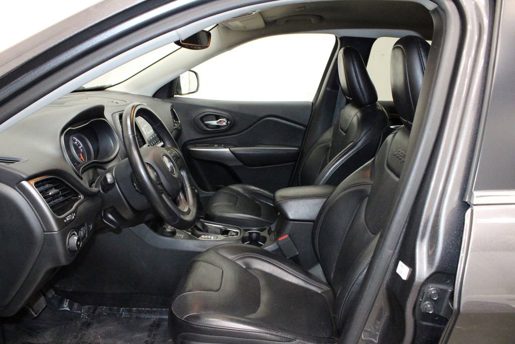 Used 2019 Jeep Cherokee Limited image 10