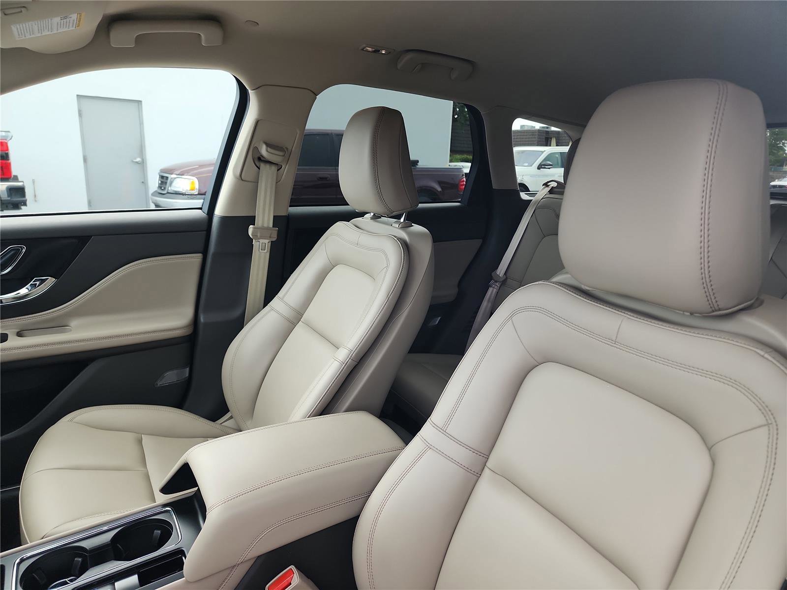 Used 2023 Lincoln Corsair FWD w/ Towing Package image 14