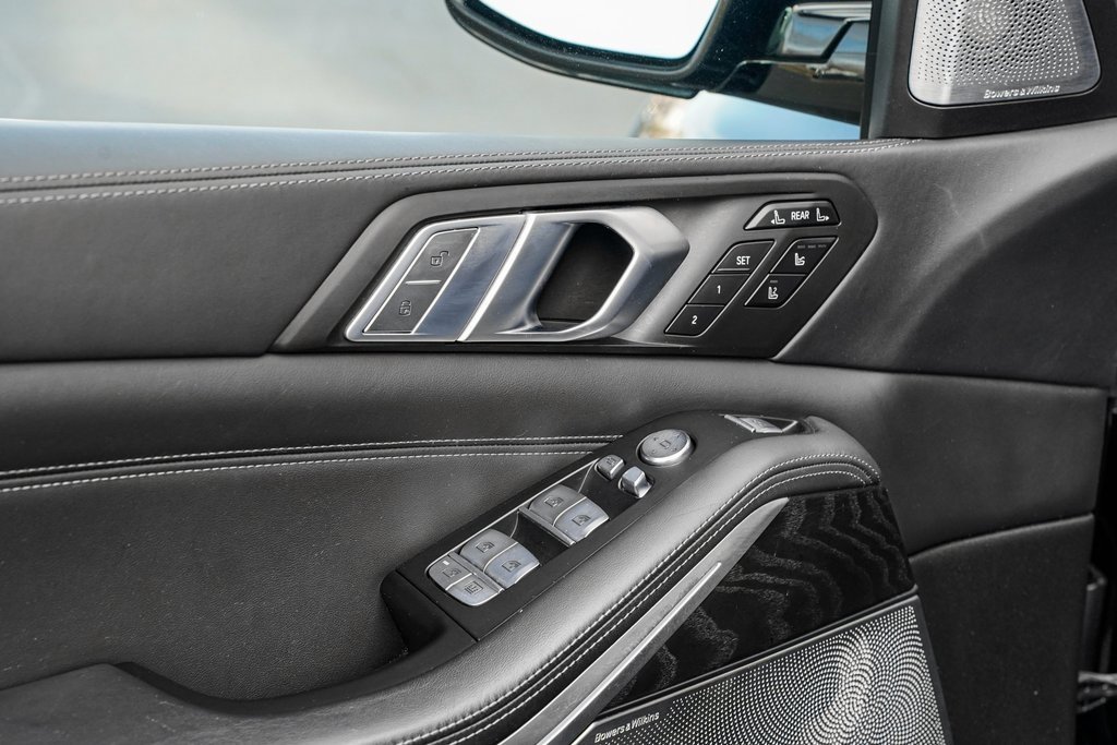 Used 2022 BMW X7 M50i image 10