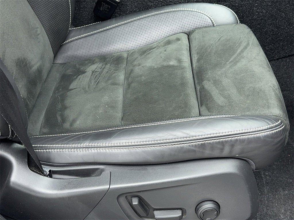 Used 2019 Volvo XC40 T5 R-Design image 46