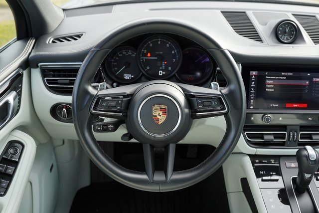Used 2023 Porsche Macan w/ Premium Package Plus image 4
