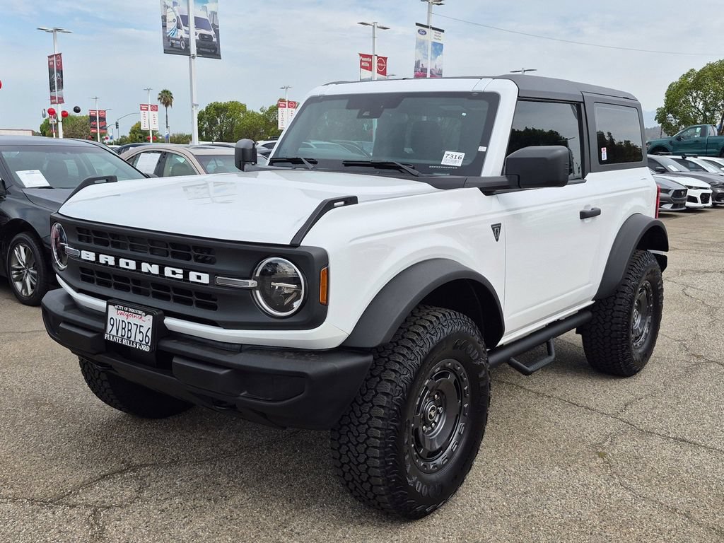 Used 2025 Ford Bronco 2-Door w/ Sasquatch Package AWD/4WD image 3