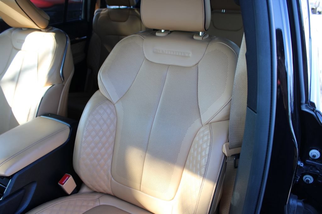 Used 2021 Jeep Grand Cherokee L Summit w/ Advanced Protech Group IV AWD/4WD image 22