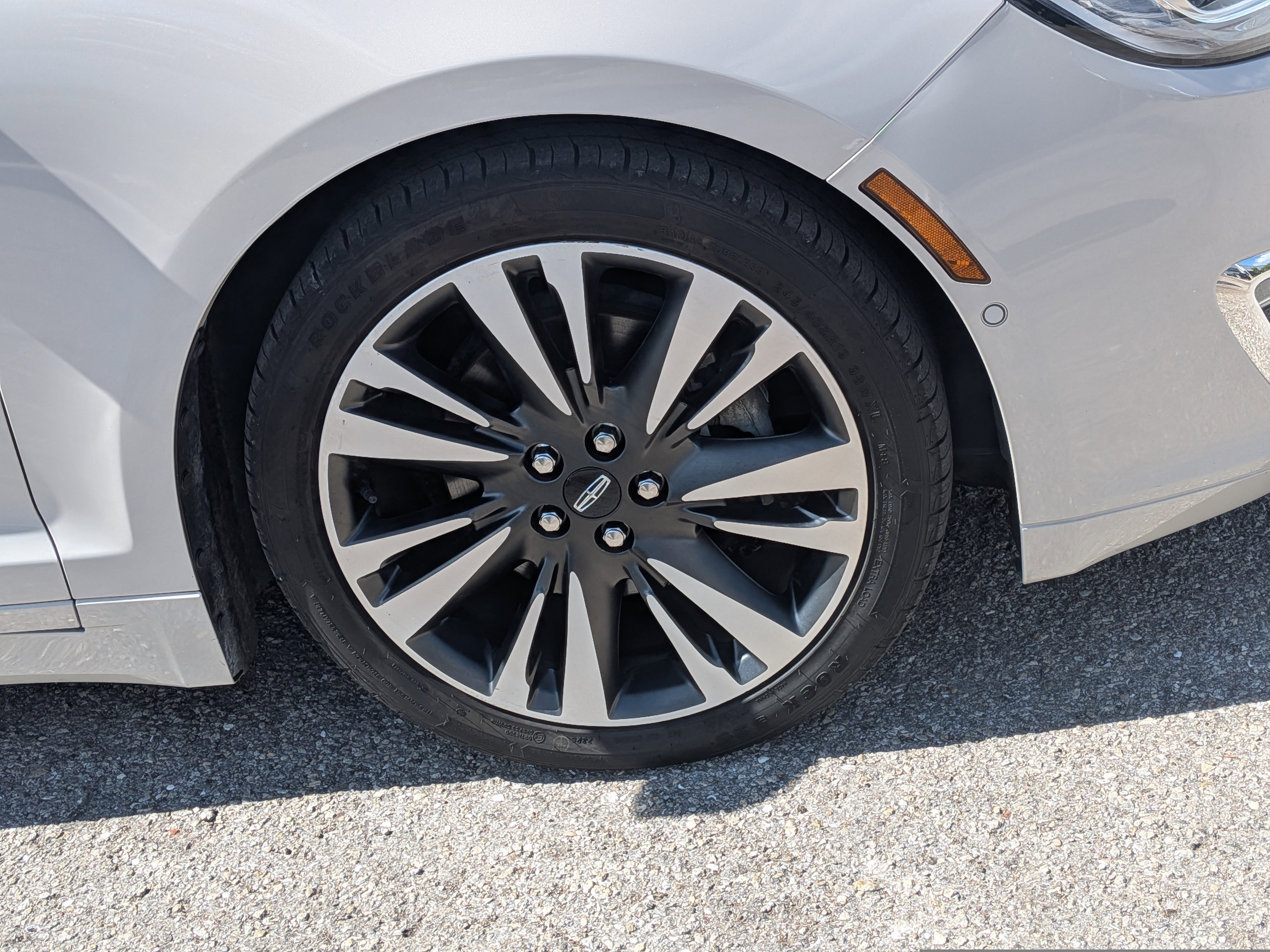 Used 2019 Lincoln MKZ Reserve FWD image 11