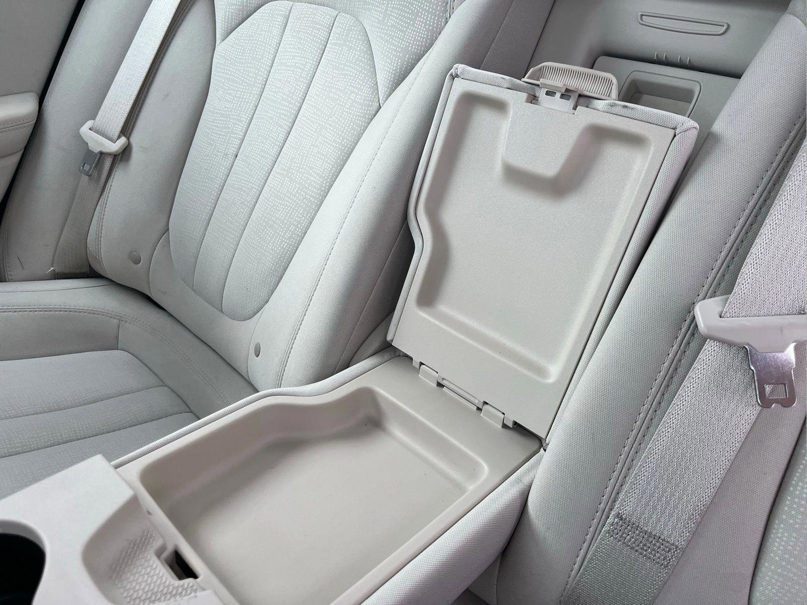 Used 2016 Chrysler 200 Limited image 28