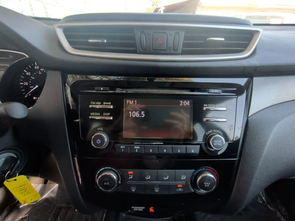 Used 2016 Nissan Rogue S w/ Appearance Package FWD image 17