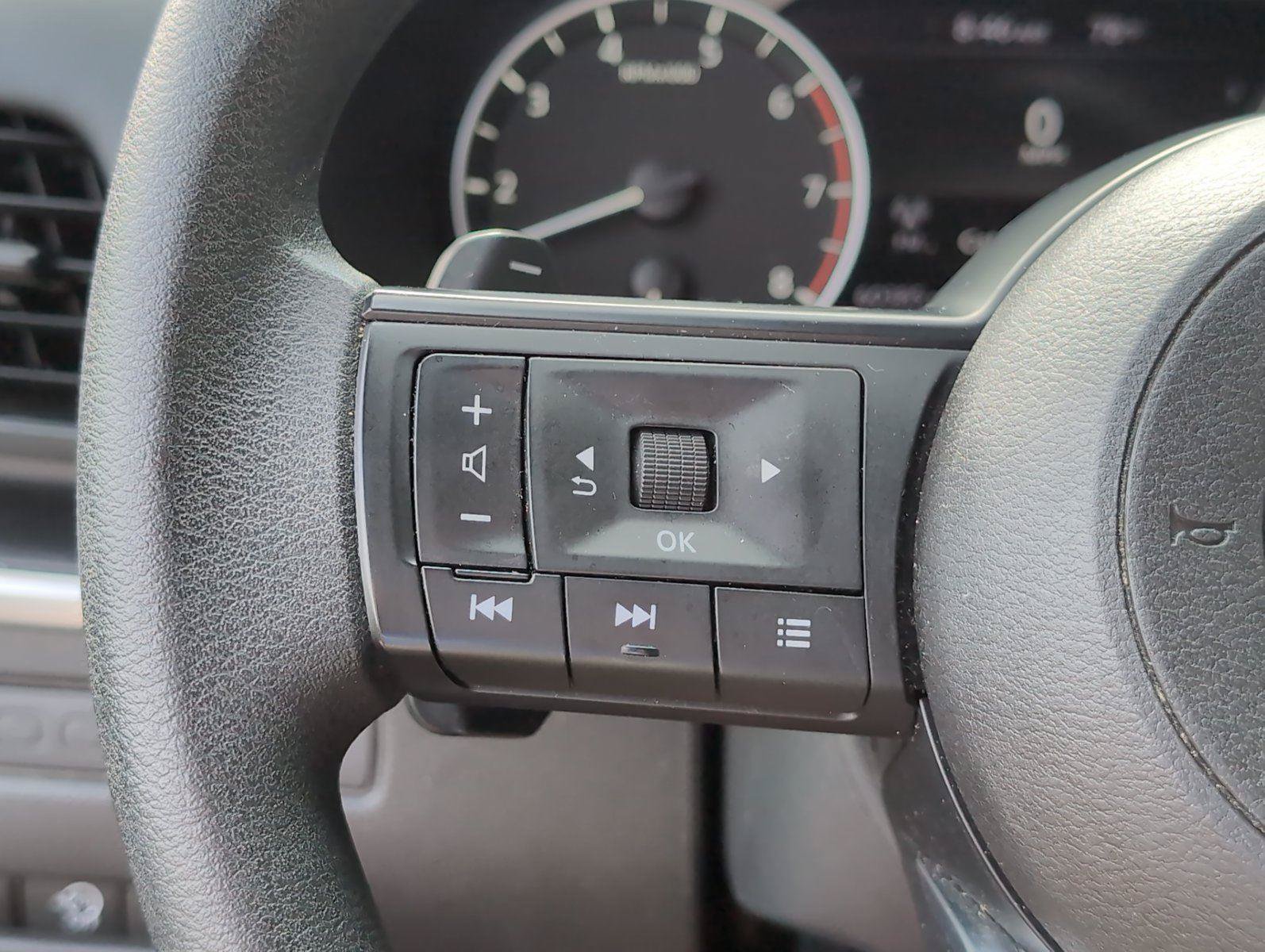 Used 2024 Nissan Rogue S AWD/4WD image 30