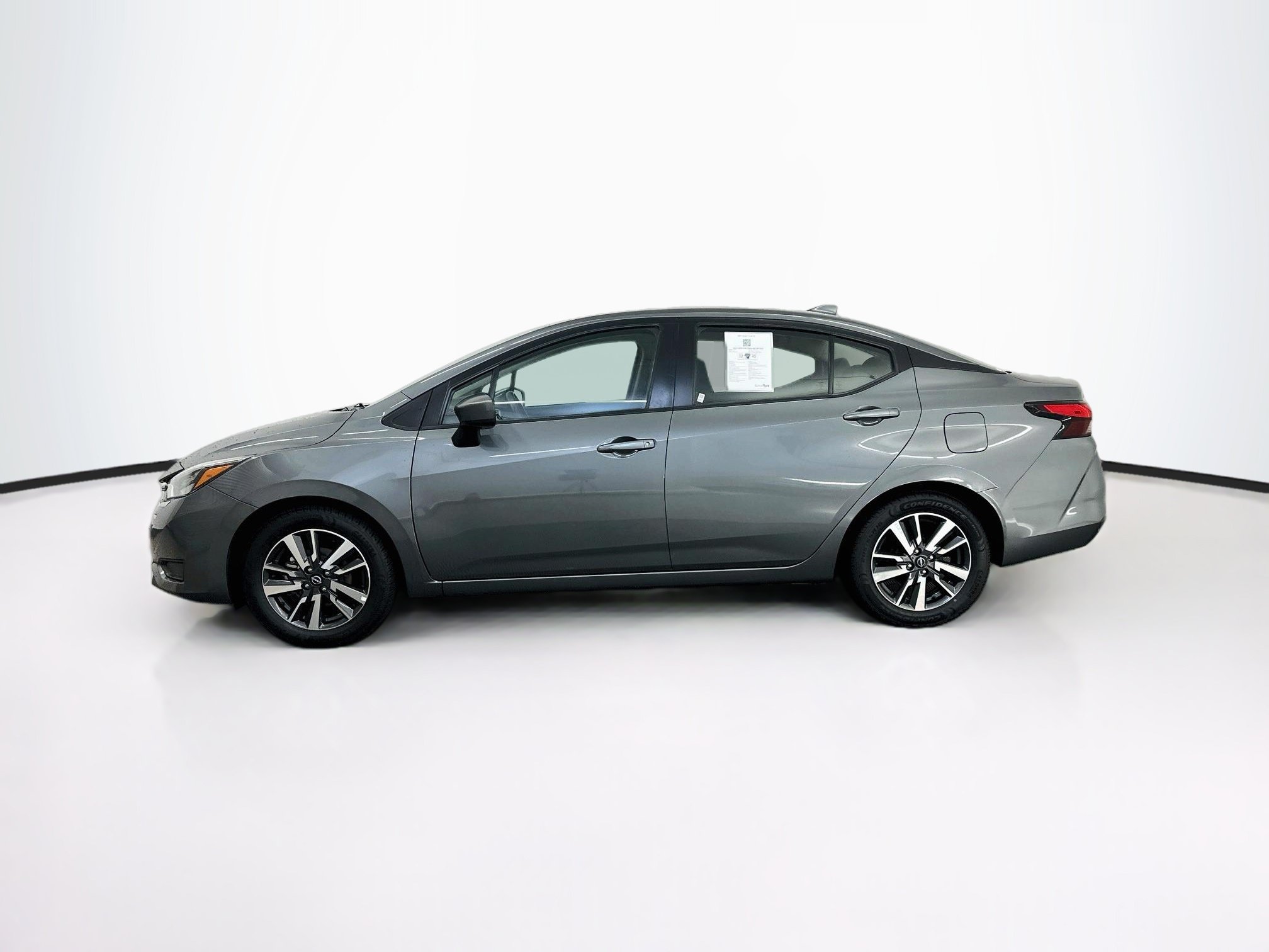 Used 2025 Nissan Versa SV FWD image 4