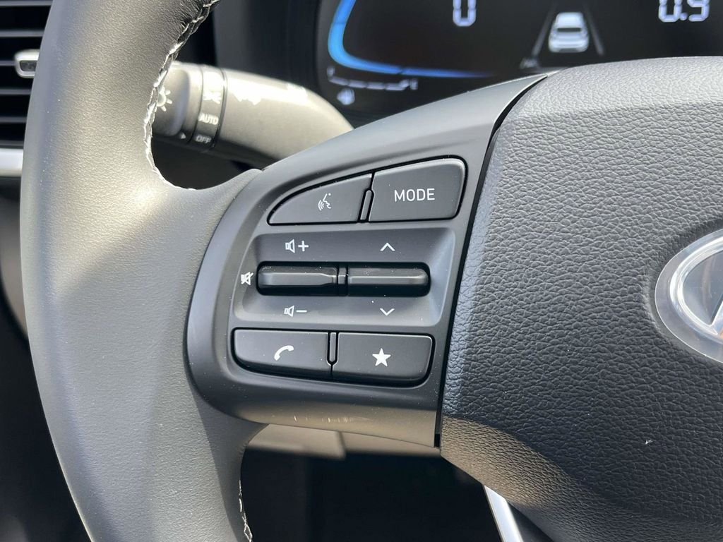 New 2026 Hyundai Venue SEL FWD image 18