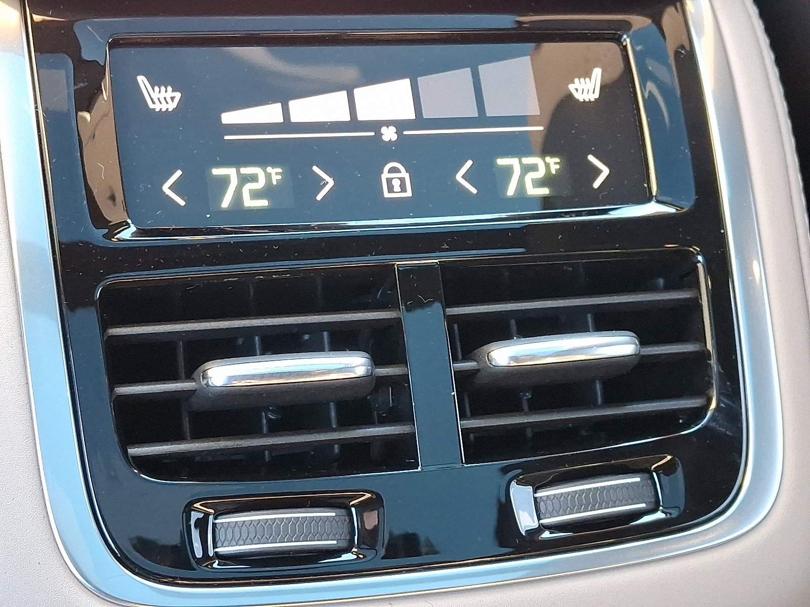 New 2026 Volvo XC90 B6 Plus w/ Protection Package Premier image 7