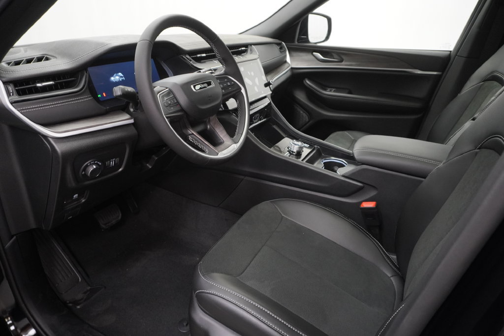 New 2026 Jeep Grand Cherokee Altitude AWD/4WD image 16