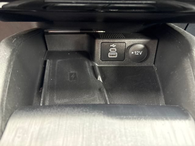 Used 2025 Ford Escape Platinum AWD/4WD image 17