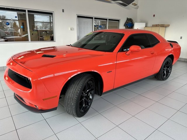Used 2018 Dodge Challenger R/T w/ Driver Convenience Group image 3