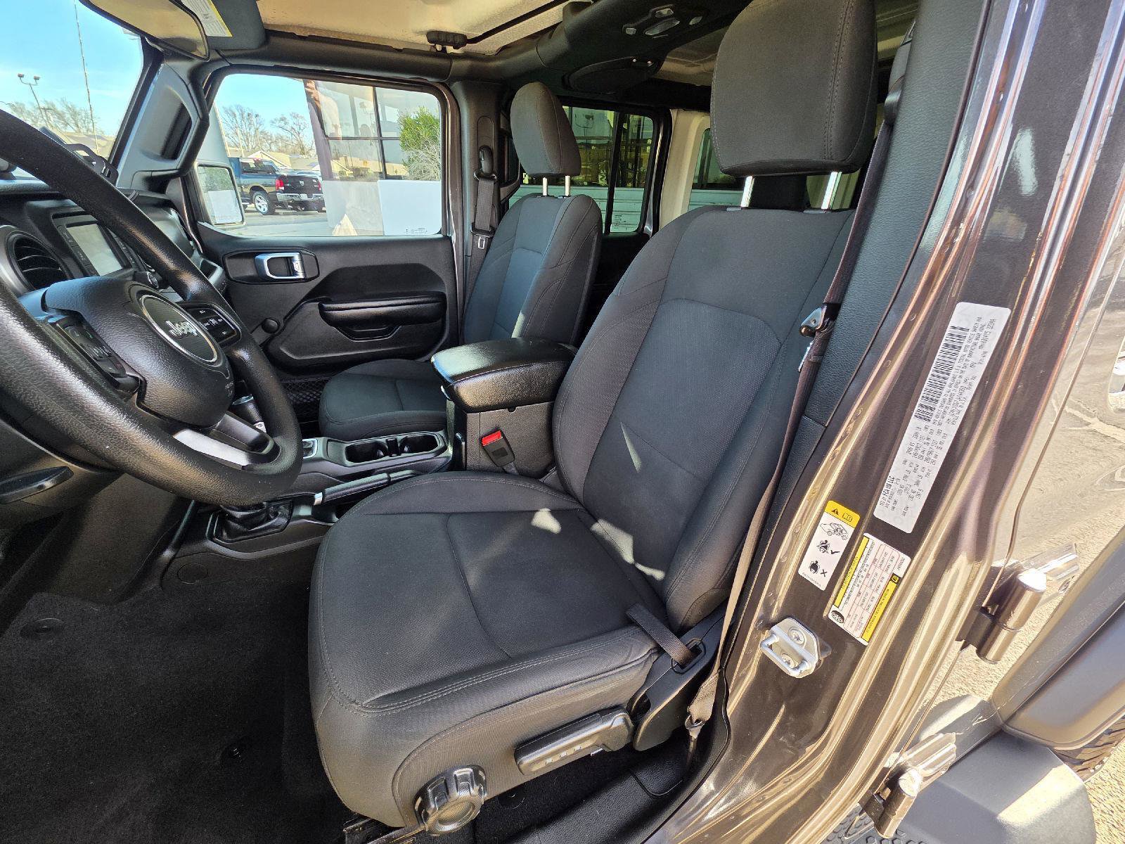 Used 2018 Jeep Wrangler Unlimited Sport image 37