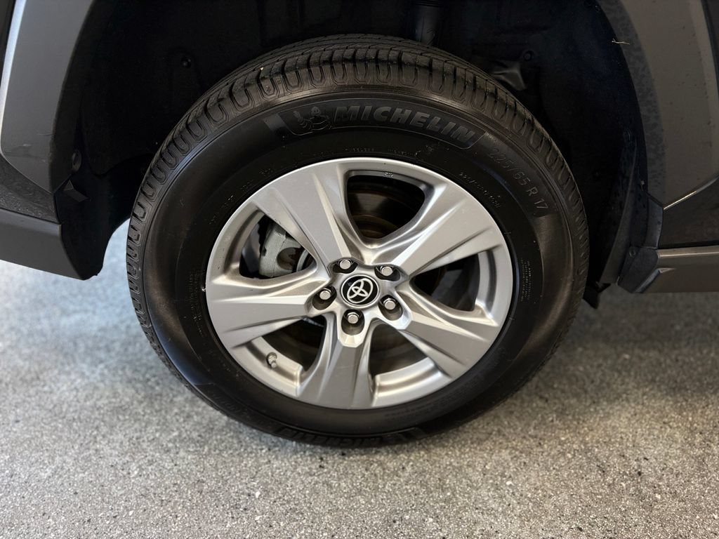Used 2023 Toyota RAV4 LE AWD/4WD image 27