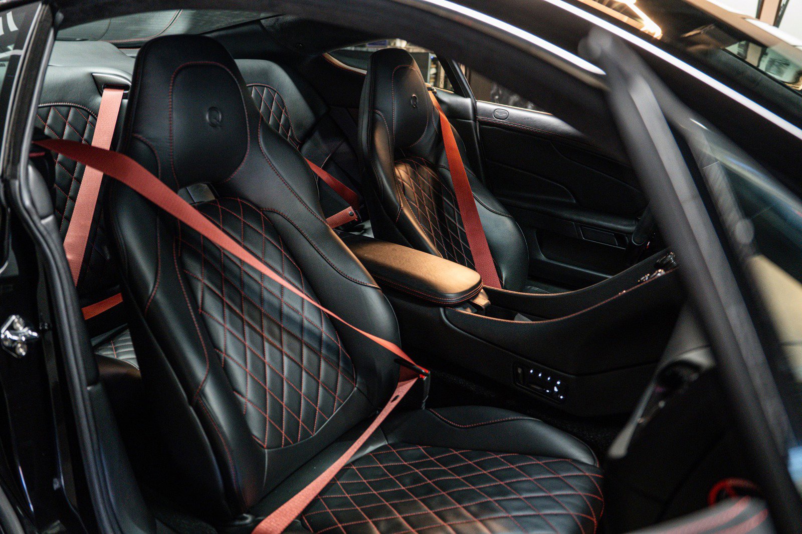 Used 2015 Aston Martin Vanquish Coupe RWD image 11